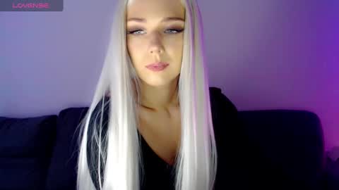 Isabella online show from 28, 2, 2025