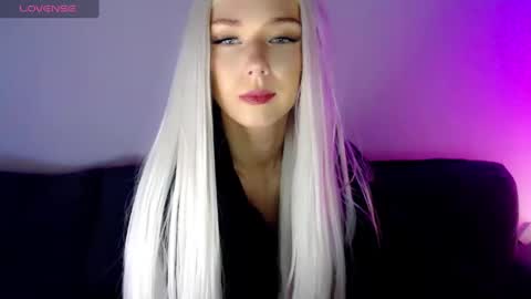 Isabella online show from 4, 3, 2025