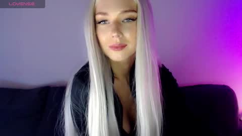 Isabella online show from 4, 3, 2025
