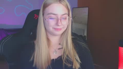 petalkiss online show from 24, 10, 2025