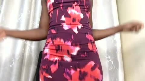 Snapshot of petite_freakette chatting on 5, 3, 2026 Moon online show from 5, 3, 2026