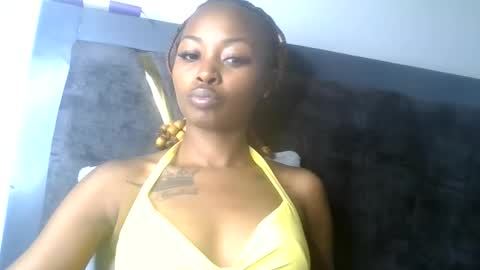 Snapshot of petite_queen69 chatting on 31, 5, 2026 petite_queen69 online show from 31, 5, 2026