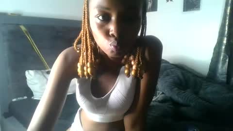 petite_queen69 online show from 12, 6, 2026