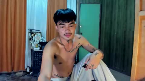 Snapshot of petiteasianx chatting on 6, 11, 2025 Vrin online show from 6, 11, 2025