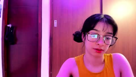 Snapshot of petitee_lunna chatting on 17, 12, 2024 Lunna online show from 17, 12, 2024