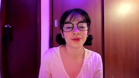 Snapshot of petitee_lunna chatting on 18, 12, 2024 Lunna online show from 18, 12, 2024