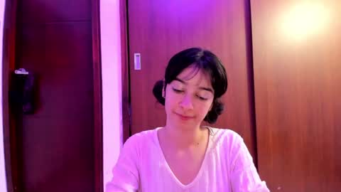 Snapshot of petitee_lunna chatting on 18, 12, 2024 Lunna online show from 18, 12, 2024