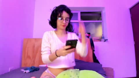 Snapshot of petitee_lunna chatting on 1, 1, 2025 Lunna online show from 1, 1, 2025