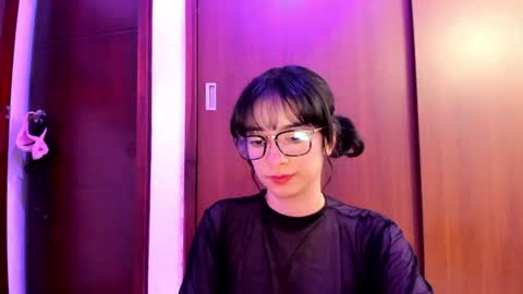 Snapshot of petitee_lunna chatting on 2, 2, 2025 Lunna online show from 2, 2, 2025