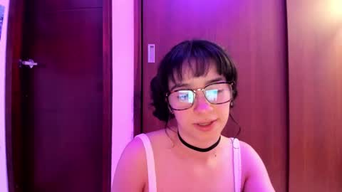 Snapshot of petitee_lunna chatting on 1, 3, 2025 Lunna online show from 1, 3, 2025