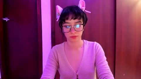 Snapshot of petitee_lunna chatting on 3, 3, 2025 Lunna online show from 3, 3, 2025