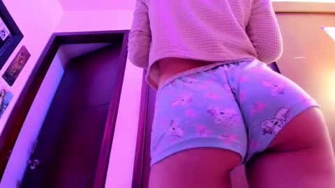 Snapshot of petitee_lunna chatting on 3, 3, 2025 Lunna online show from 3, 3, 2025