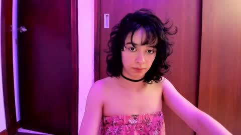 Snapshot of petitee_lunna chatting on 8, 3, 2025 Lunna online show from 8, 3, 2025