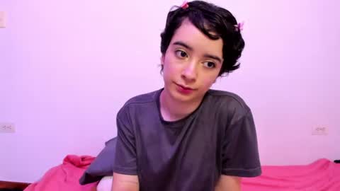 Snapshot of petitee_lunna chatting on 5, 7, 2026 Lunna online show from 5, 7, 2026