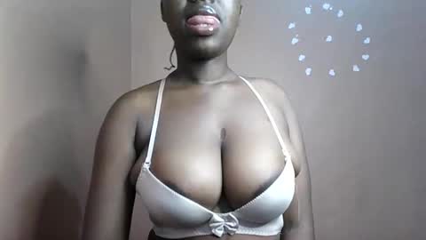 Snapshot of petitemomma76379 chatting on 7, 6, 2026 sexy chocolate online show from 7, 6, 2026
