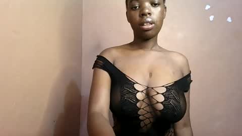 Snapshot of petitemomma76379 chatting on 7, 7, 2026 sexy chocolate online show from 7, 7, 2026