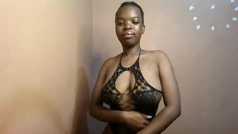 Snapshot of petitemomma76379 chatting on 17, 7, 2026 sexy chocolate online show from 17, 7, 2026