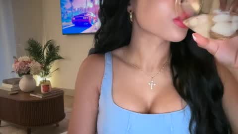 Snapshot of petiteprincess659846 chatting on 13, 6, 2026 PetitePrincess online show from 13, 6, 2026