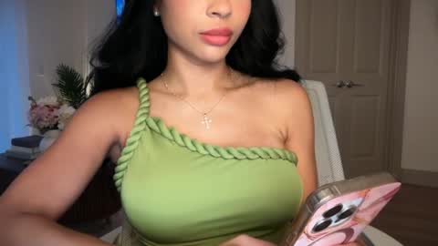 Snapshot of petiteprincess659846 chatting on 18, 7, 2026 PetitePrincess online show from 18, 7, 2026