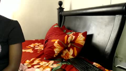 Petite Sarah online show from 28, 6, 2026