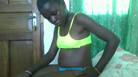 petitesweetchiq online show from 16, 12, 2025