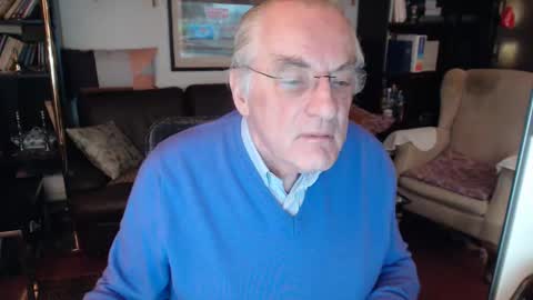 Snapshot of philoumis2 chatting on 15, 1, 2025 Philippe online show from 15, 1, 2025