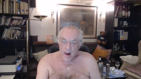 Snapshot of philoumis2 chatting on 28, 1, 2025 Philippe online show from 28, 1, 2025