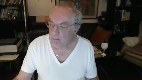 Snapshot of philoumis2 chatting on 5, 2, 2025 Philippe online show from 5, 2, 2025