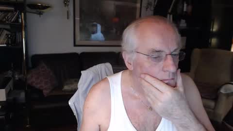 Snapshot of philoumis2 chatting on 9, 11, 2025 Philippe online show from 9, 11, 2025