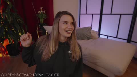 PHOENIX TAYLOR online show from 31, 1, 2025