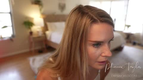 PHOENIX TAYLOR online show from 25, 9, 2025