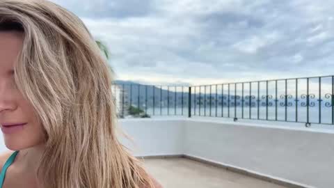 PHOENIX TAYLOR online show from 6, 10, 2025