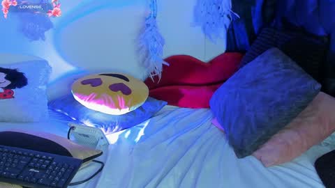 Snapshot of piafisher_ chatting on 2, 2, 2025 PIA FISHER online show from 2, 2, 2025