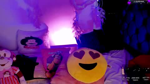Snapshot of piafisher_ chatting on 4, 3, 2025 PIA FISHER online show from 4, 3, 2025