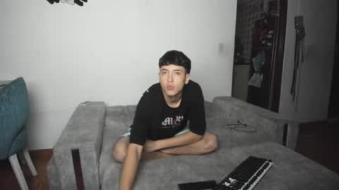 picaszomilos350 online show from 18, 12, 2024