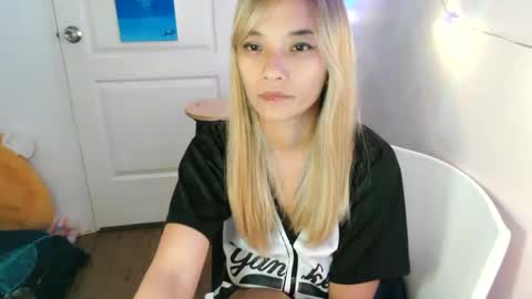 pinay beauty14 online show from 27, 2, 2025