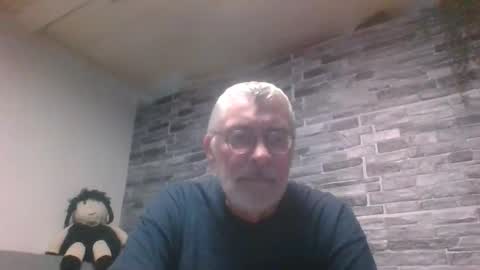 Snapshot of pinholder chatting on 30, 10, 2025 Michael online show from 30, 10, 2025