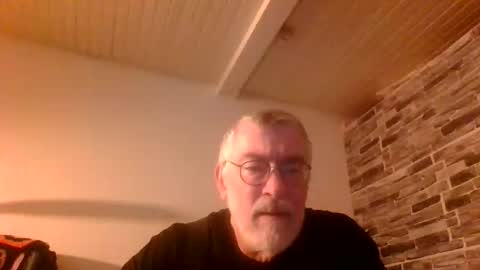 Snapshot of pinholder chatting on 31, 10, 2025 Michael online show from 31, 10, 2025
