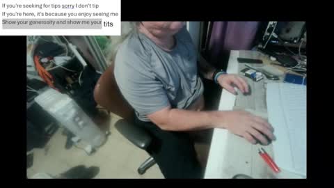 Snapshot of pini_z chatting on 21, 2, 2025 pini_z online show from 21, 2, 2025