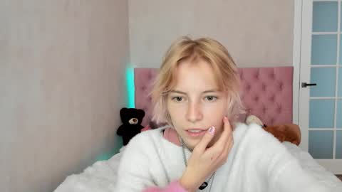 pink_lila18 online show from 14, 9, 2025