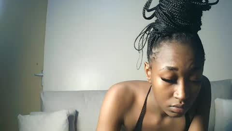 PinkyAura online show from 30, 6, 2026
