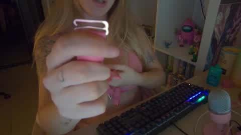 Snapshot of pinkladyx2 chatting on 23, 10, 2025 pinkladyx2 online show from 23, 10, 2025