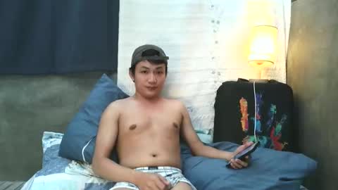Snapshot of pinoy_petitehugecock chatting on 3, 10, 2025 alex online show from 3, 10, 2025