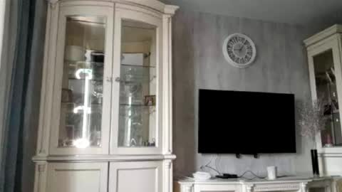 Caroline online show from 10, 4, 2026