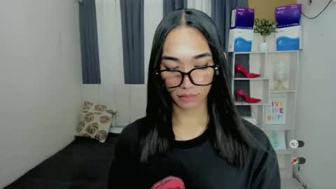 pixiedoll_ online show from 20, 12, 2025