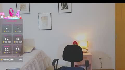 Angie Henao online show from 4, 2, 2025