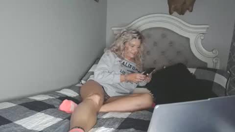 Snapshot of platinum_princess_nicole chatting on 22, 10, 2025 platinum_princess_nicole online show from 22, 10, 2025