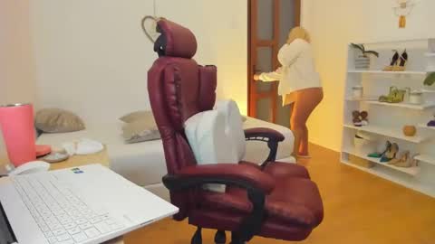 PleasureWitch online show from 6, 3, 2025