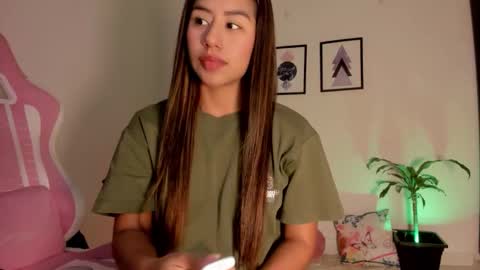 Snapshot of pocahontas_sensual chatting on 18, 3, 2026 Jasmine online show from 18, 3, 2026