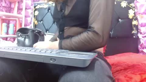 Snapshot of poisondost_hot chatting on 14, 10, 2025 Aleja online show from 14, 10, 2025